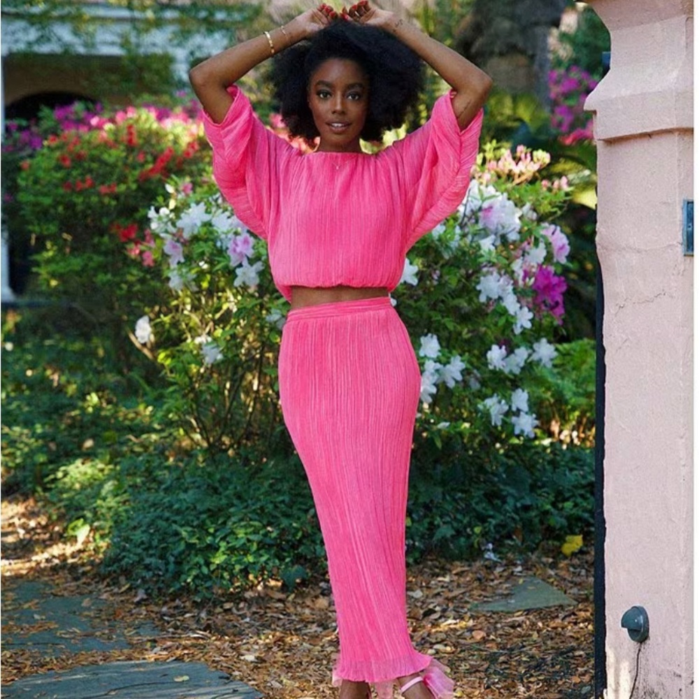 ✨BRAND NEW✨Gianni Bini Pink Crinkle Skirt